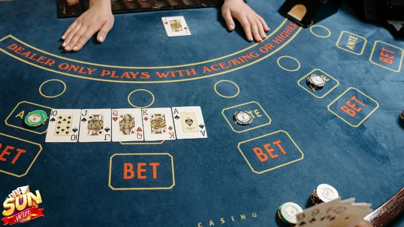 Chơi game Baccarat trực tuyến tại Sunwin chuyên nghiệp